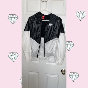 ✨Nike Windbreaker✨